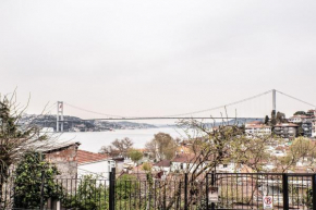Exceptional Flat with Bosphorus View 1-Min Walk to Shore in Kuzguncuk, Uskudar